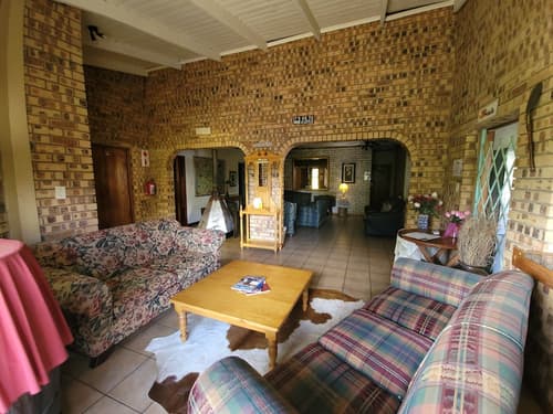 Autumn Breeze Manor, Lobby sitting area