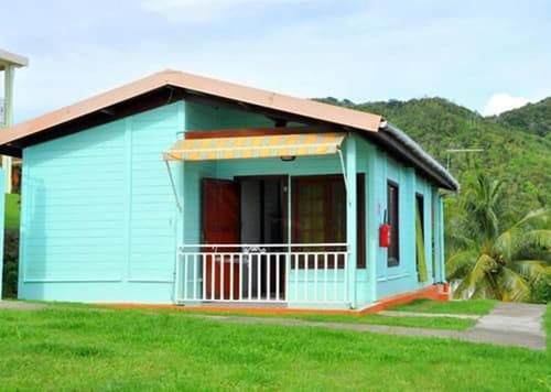 Le Paradis de l'Anse, Front of property