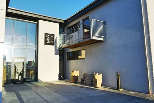 Hotel Jazz, Interior entrance