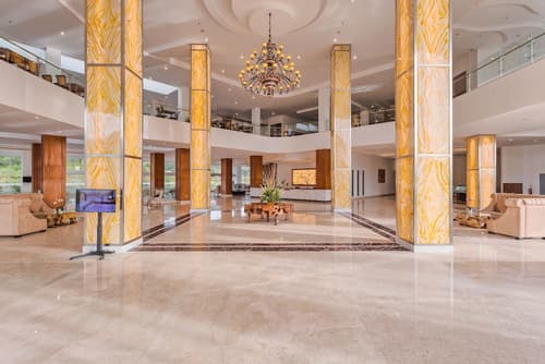 Le Eminence Hotel Convention & Resort Ciloto - Puncak, Lobby
