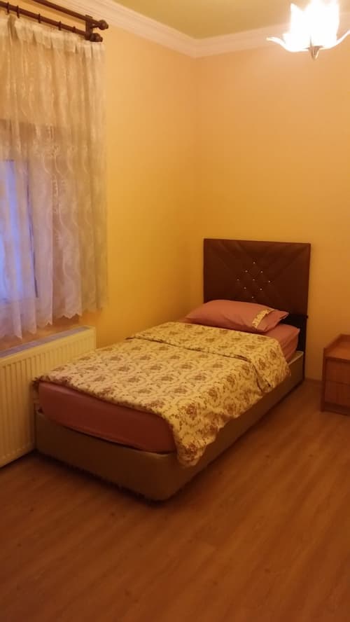 Emre's Stone House, Room