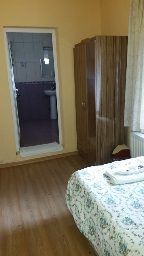 Emre's Stone House, Room