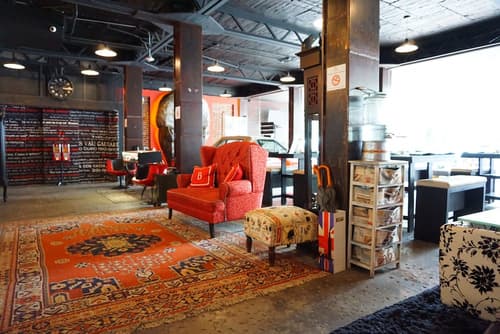 Hotel Black, Primary image