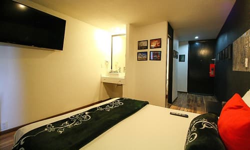 Hotel Black, Room