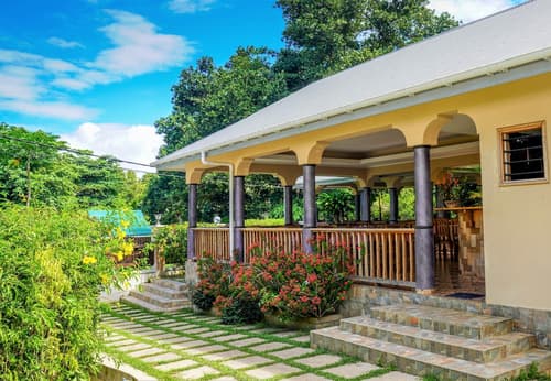 Bernique Guest House, Primary image