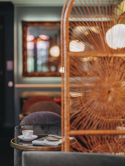 Snob Hotel, Lobby sitting area