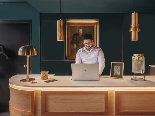 Snob Hotel, Reception