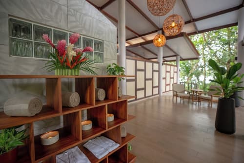 Aninga Lodge, Living area