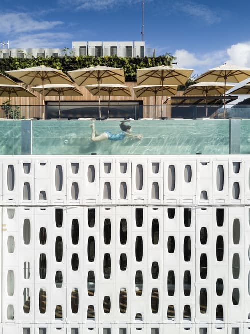 Emiliano Rio, Rooftop pool