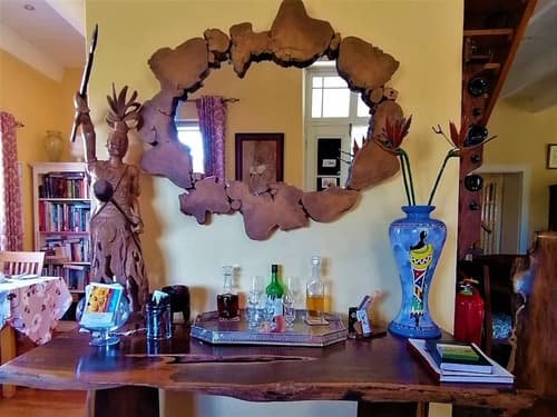 Squirrels Corner, Lobby