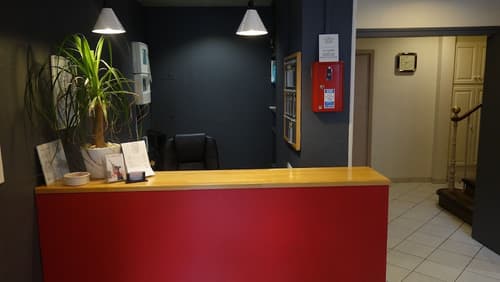 Acacia Hotel, Reception