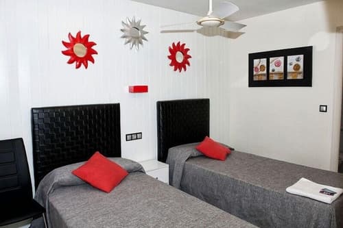 Hostal Emporda, Primary image