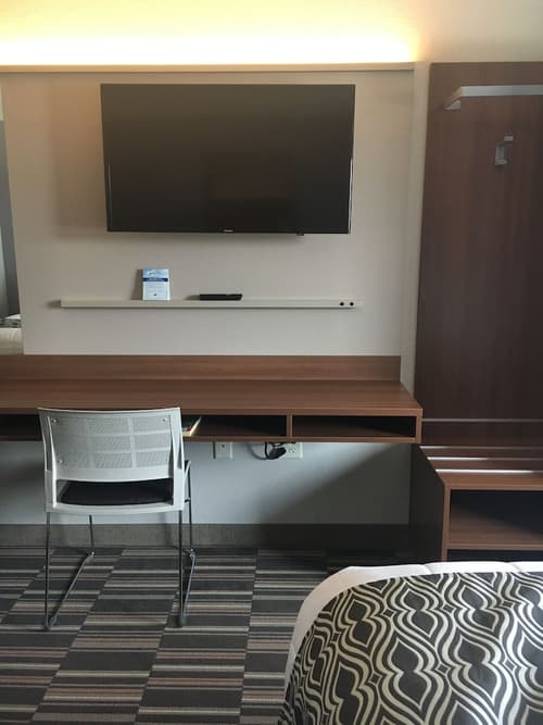 Microtel Inn & Suites by Wyndham Niagara Falls, Room