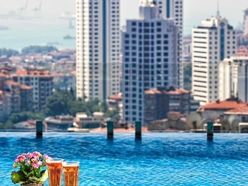 Fairmont Quasar Istanbul, Pool