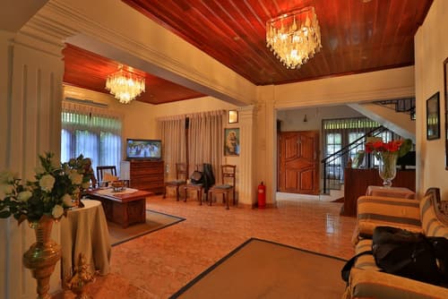 Emel Boutique Hotel, Interior entrance