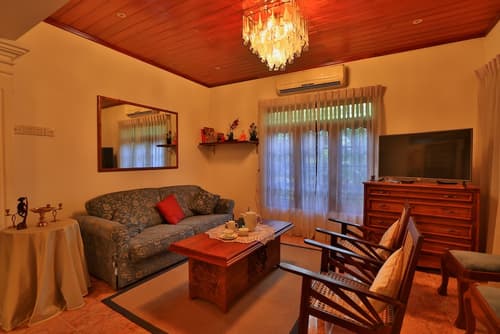 Emel Boutique Hotel, Interior entrance