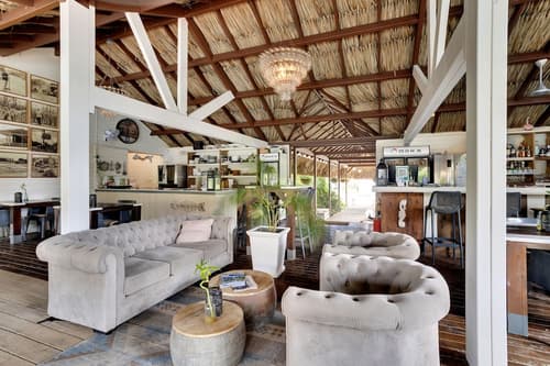 Red Palm Village, Reception