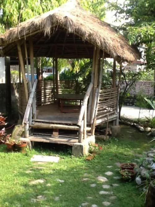 Cherry Garden, Lobby