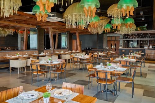 Two Seasons Coron Bayside Hotel, Restaurant