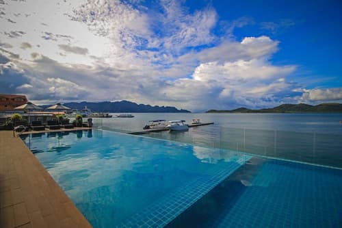 Two Seasons Coron Bayside Hotel, Pool