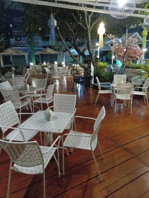 Regent Lodge Lampang, Living area