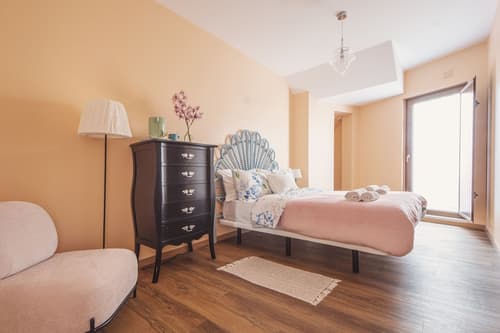 Sunlight House, Room