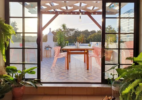 Sunlight House, Primary image