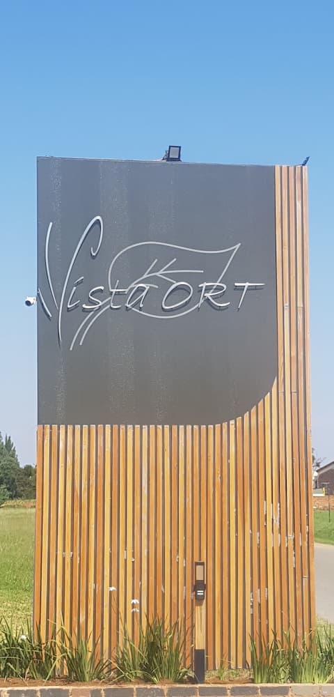 Vista ORT, Front of property