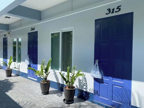 Baan Nuk Anong, Interior entrance