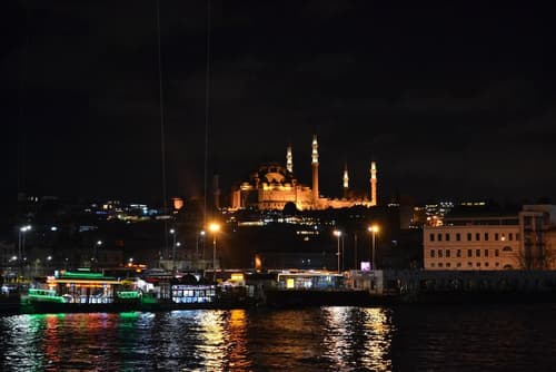 Peradise Hotel, Lake