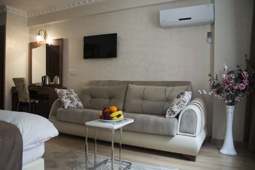 Peradise Hotel, Room