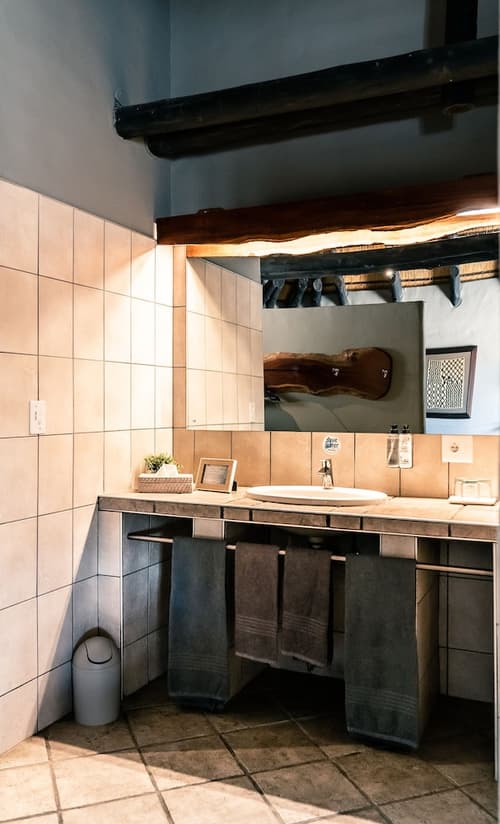 Ai Aiba - The Rockpainting Lodge, Bathroom