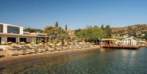 Daphnis Hotel, Primary image