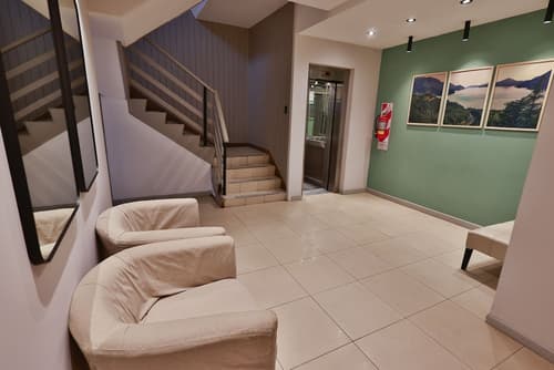 M382 Hotel Bariloche, Reception