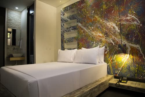 Hotel Gallery, Room
