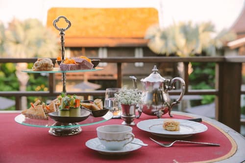 Villa Mahabhirom, Food and drink