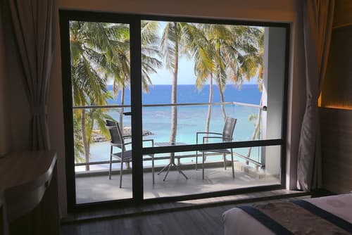 Kaani Grand Seaview, Balcony