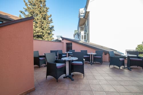 Log In Rooms, Terrace/patio