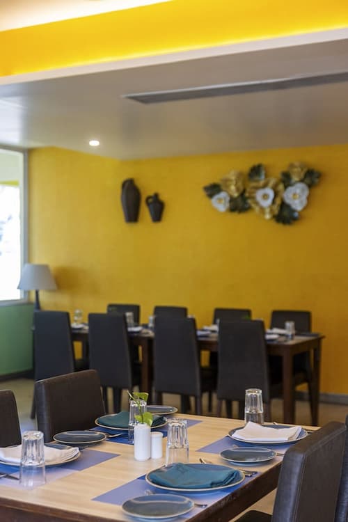 Sterling Goa Varca, Restaurant