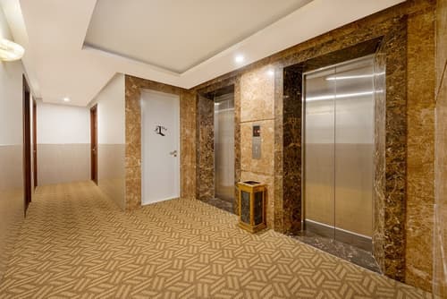 Delicate Hotel, Lobby sitting area