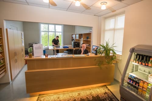 Hotel Laugar, Reception