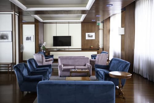 Diana Grand Hotel, Lobby sitting area