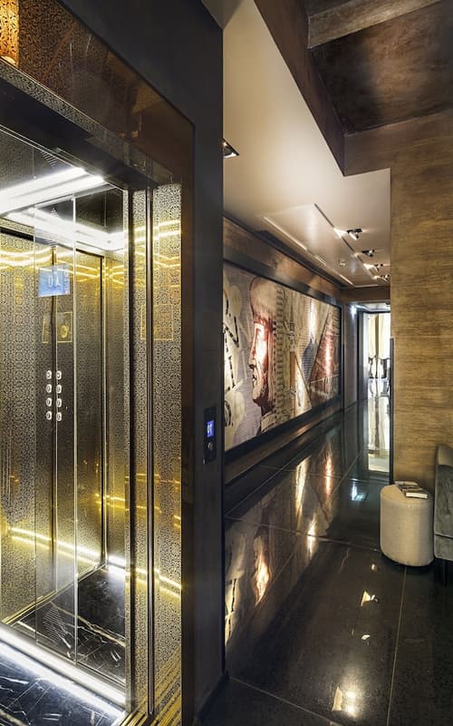 The Venice Times, Interior entrance