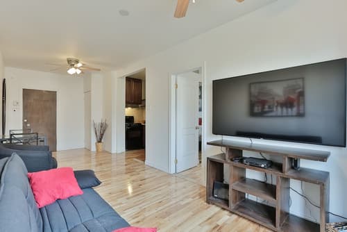 Destination Stays Griffintown Montreal, Living area