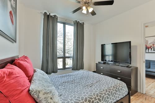 Destination Stays Griffintown Montreal, Room