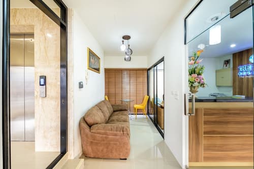 The Topaz Residence, Lobby sitting area
