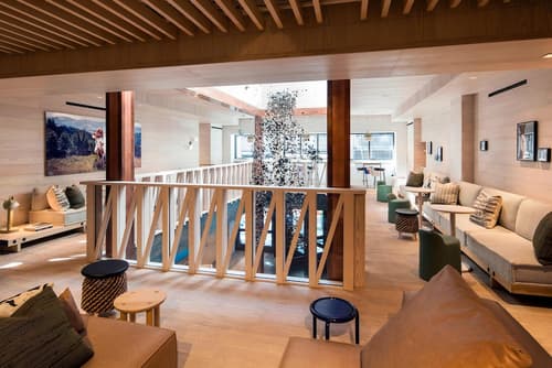 Moxy NYC Times Square, Lobby lounge