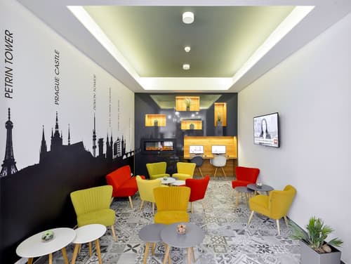 Hotel Garden Court, Lobby sitting area