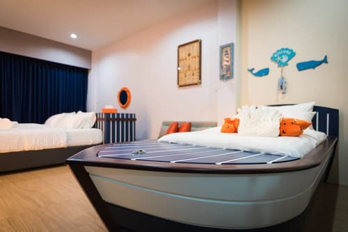 The Iconic Hotel, Room