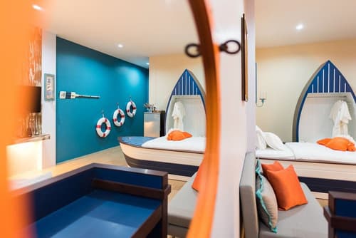 The Iconic Hotel, Room